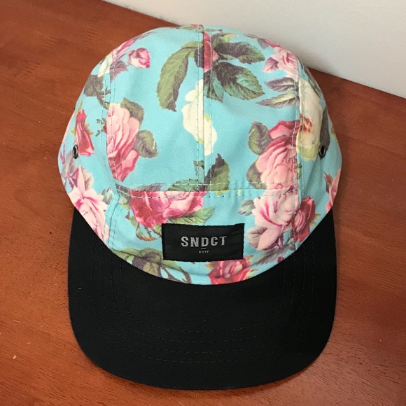 Floral strapback hat - Picture 2 of 5